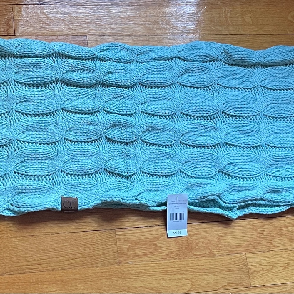 Women’s CC Scarf